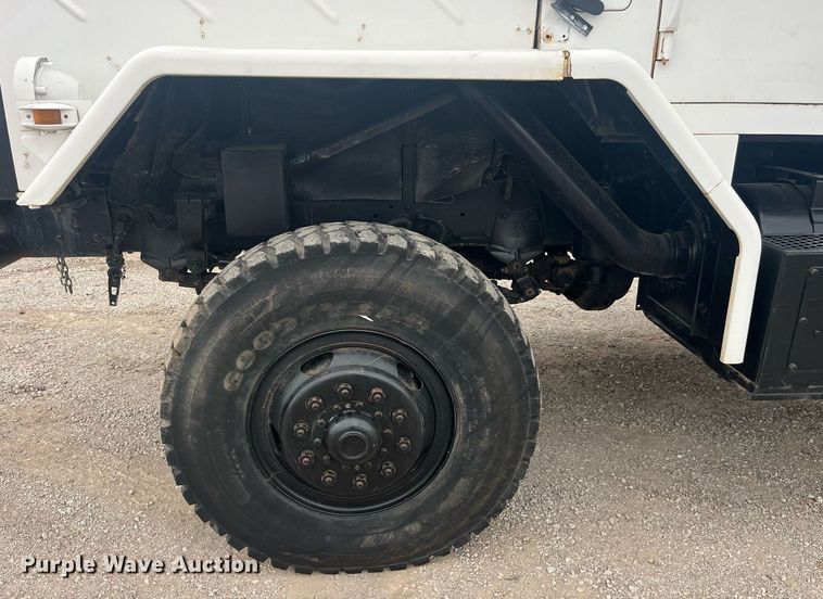 image for item LC9220 2002 American General MP3 semi truck