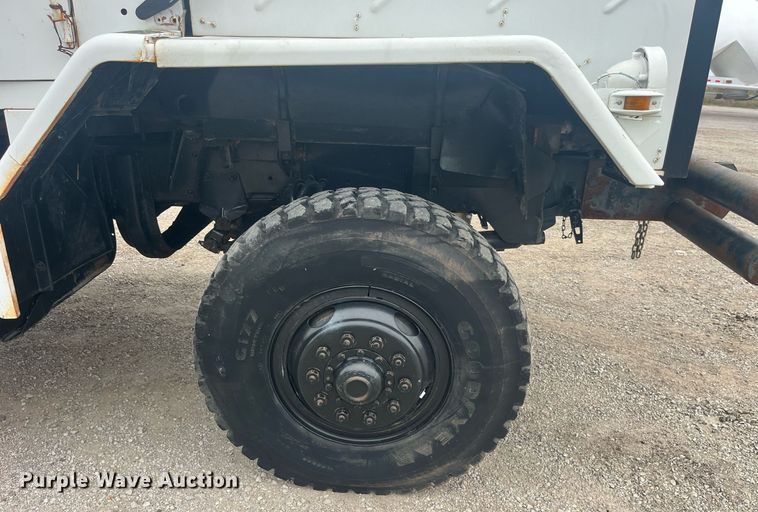 image for item LC9220 2002 American General MP3 semi truck