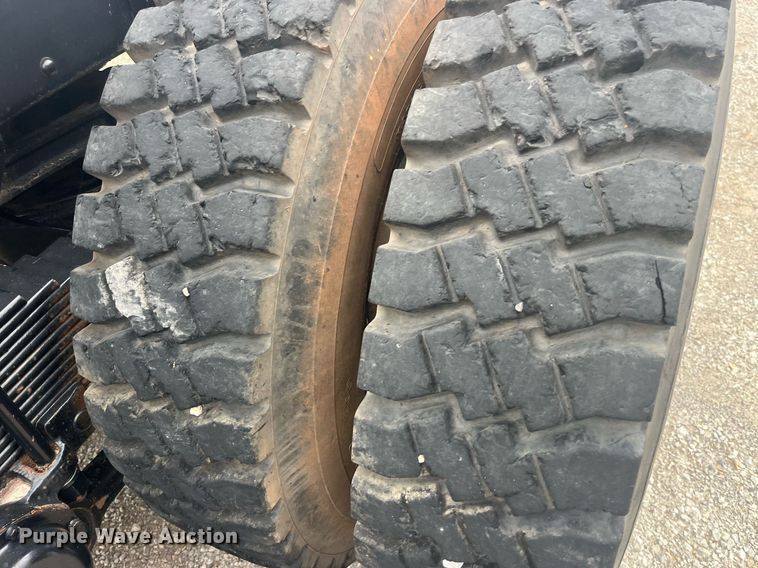 image for item LC9220 2002 American General MP3 semi truck