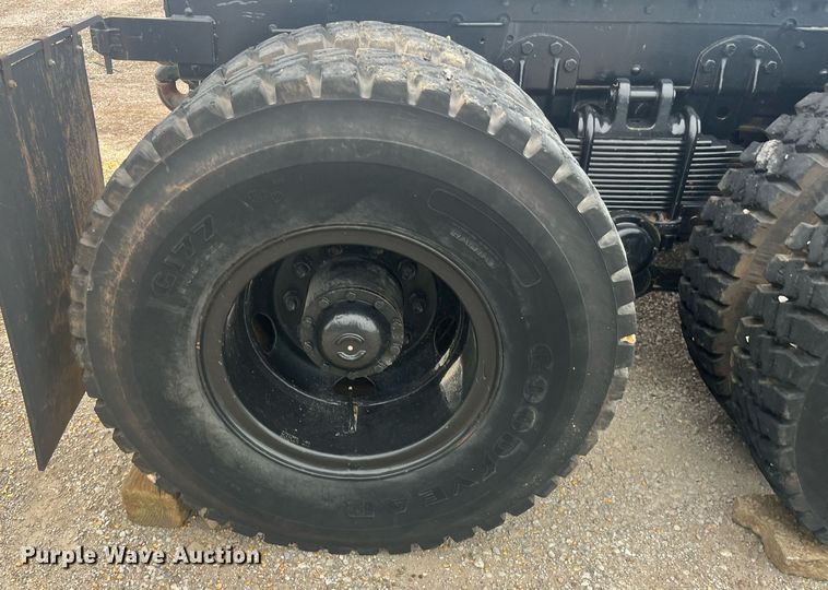 image for item LC9220 2002 American General MP3 semi truck