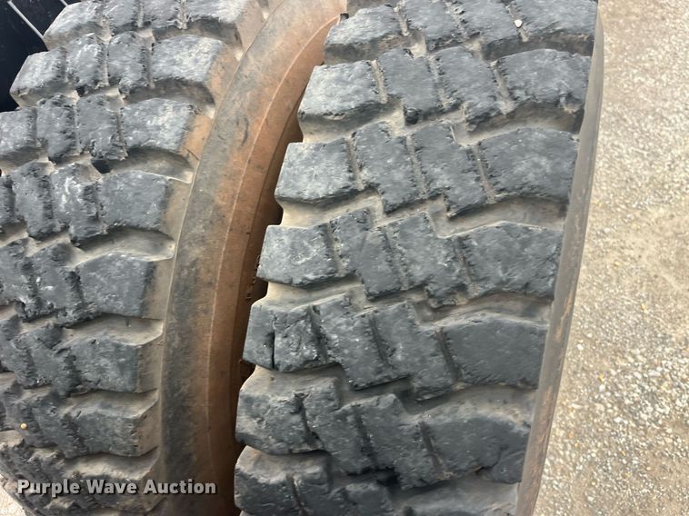 image for item LC9220 2002 American General MP3 semi truck