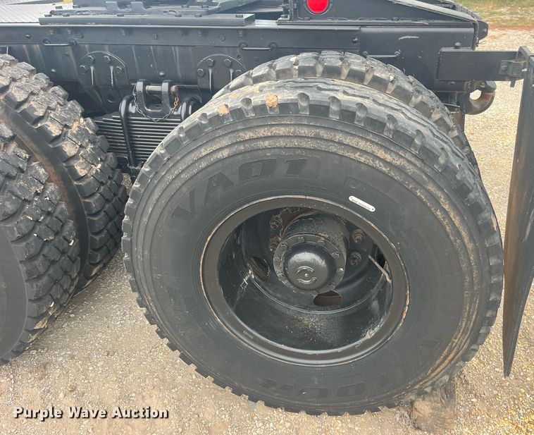 image for item LC9220 2002 American General MP3 semi truck