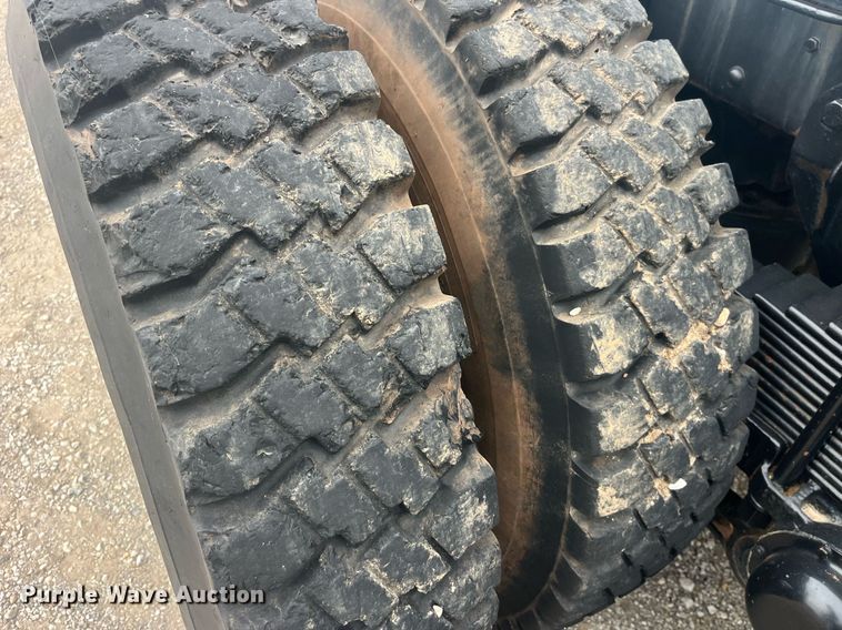 image for item LC9220 2002 American General MP3 semi truck