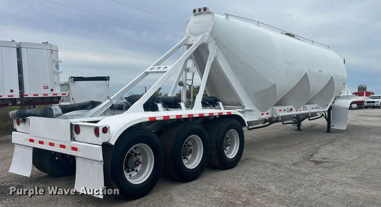 image for item LC9221 2011 LBT HAB-HA3-J2100X3 pneumatic dry bulk trailer