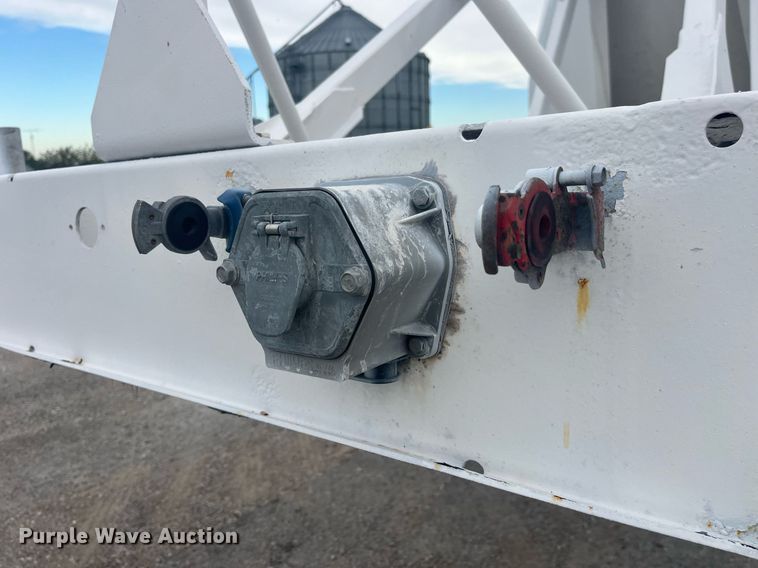 image for item LC9221 2011 LBT HAB-HA3-J2100X3 pneumatic dry bulk trailer