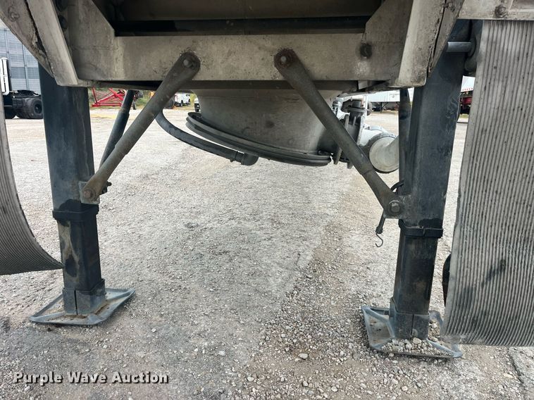 image for item LC9221 2011 LBT HAB-HA3-J2100X3 pneumatic dry bulk trailer