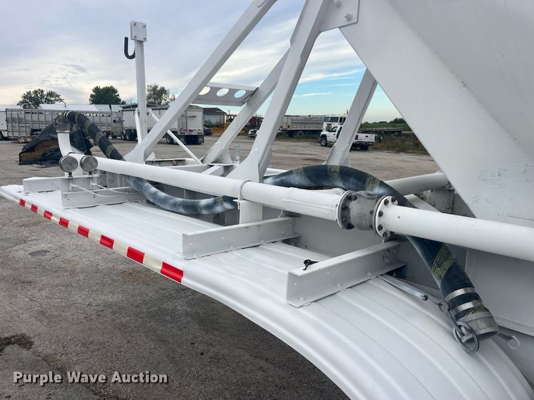 image for item LC9221 2011 LBT HAB-HA3-J2100X3 pneumatic dry bulk trailer