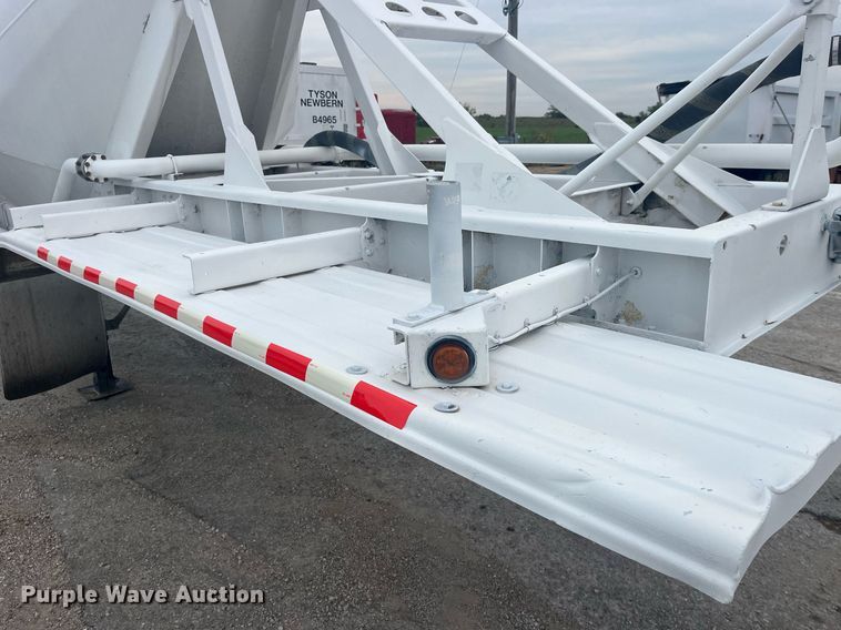 image for item LC9221 2011 LBT HAB-HA3-J2100X3 pneumatic dry bulk trailer