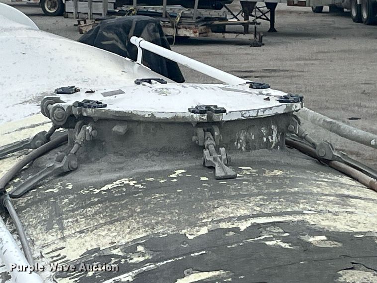 image for item LC9221 2011 LBT HAB-HA3-J2100X3 pneumatic dry bulk trailer