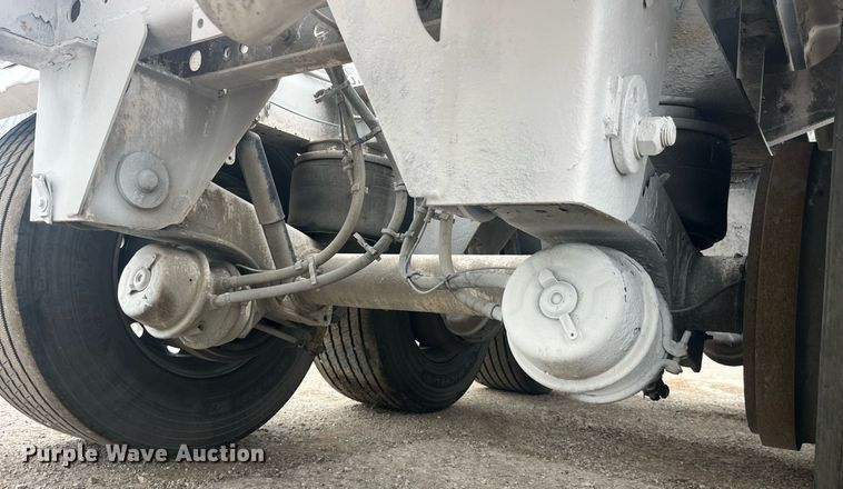 image for item LC9221 2011 LBT HAB-HA3-J2100X3 pneumatic dry bulk trailer