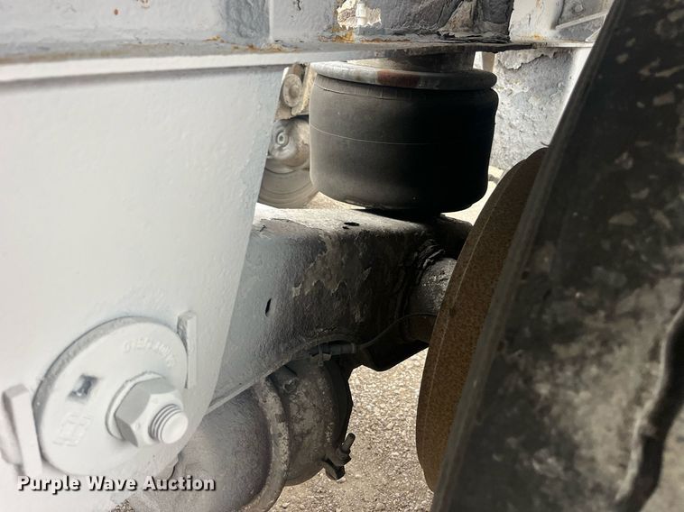 image for item LC9221 2011 LBT HAB-HA3-J2100X3 pneumatic dry bulk trailer