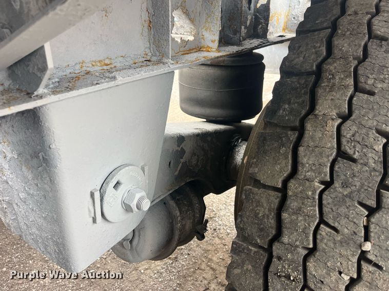 image for item LC9221 2011 LBT HAB-HA3-J2100X3 pneumatic dry bulk trailer