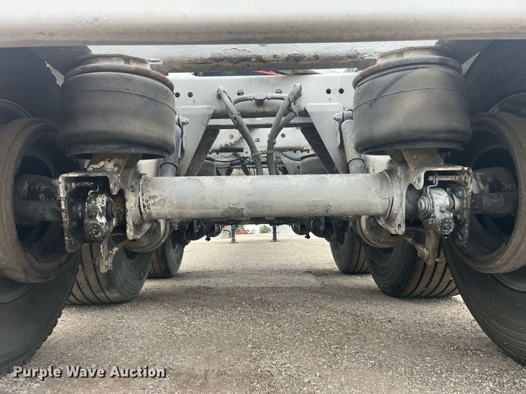 image for item LC9221 2011 LBT HAB-HA3-J2100X3 pneumatic dry bulk trailer