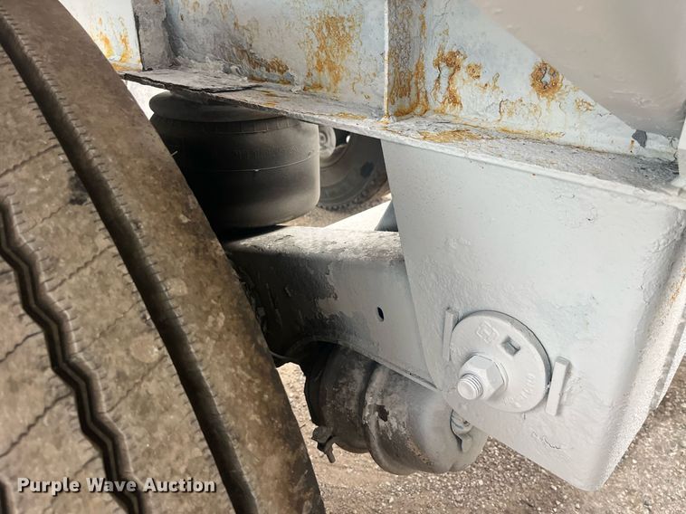 image for item LC9221 2011 LBT HAB-HA3-J2100X3 pneumatic dry bulk trailer