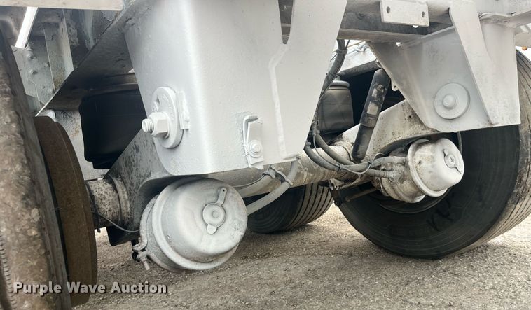 image for item LC9221 2011 LBT HAB-HA3-J2100X3 pneumatic dry bulk trailer