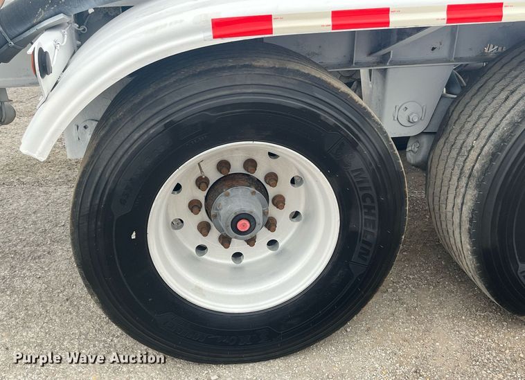 image for item LC9221 2011 LBT HAB-HA3-J2100X3 pneumatic dry bulk trailer