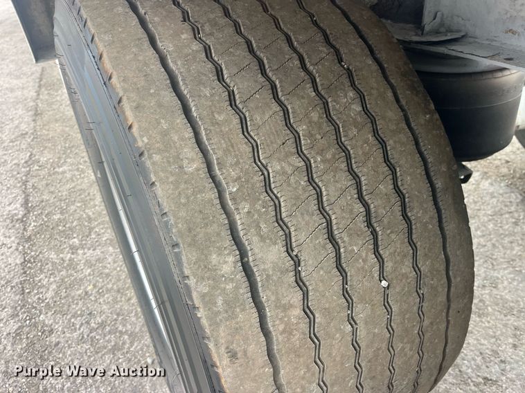 image for item LC9221 2011 LBT HAB-HA3-J2100X3 pneumatic dry bulk trailer