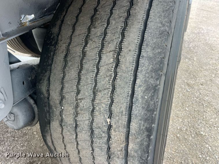 image for item LC9221 2011 LBT HAB-HA3-J2100X3 pneumatic dry bulk trailer