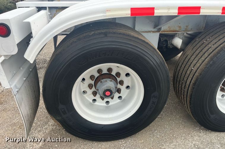 image for item LC9221 2011 LBT HAB-HA3-J2100X3 pneumatic dry bulk trailer