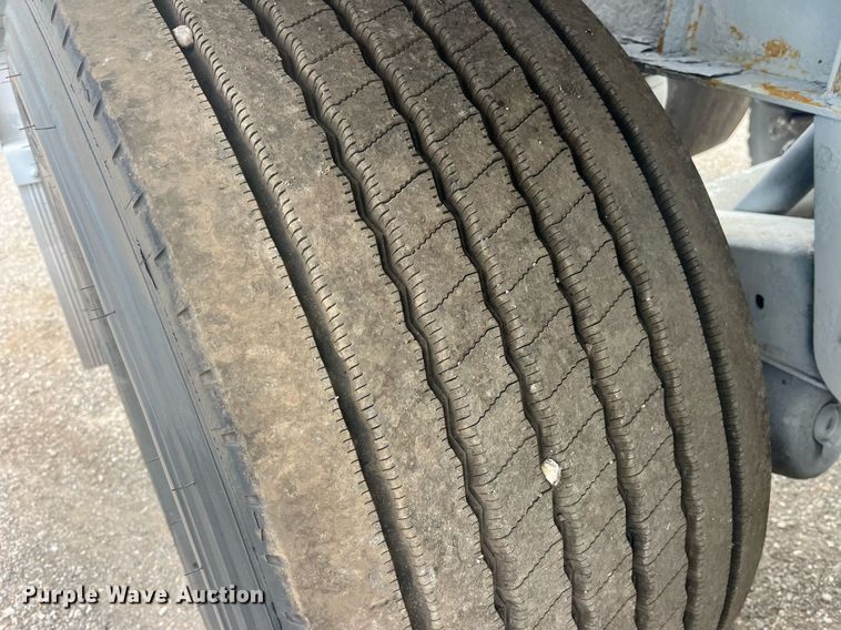 image for item LC9221 2011 LBT HAB-HA3-J2100X3 pneumatic dry bulk trailer