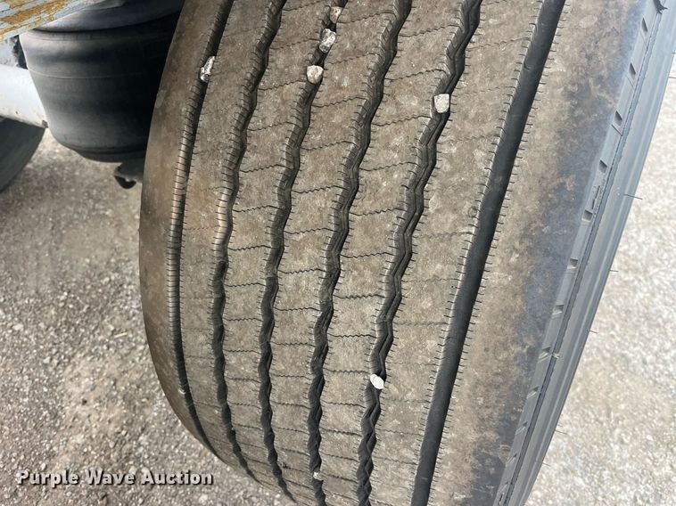 image for item LC9221 2011 LBT HAB-HA3-J2100X3 pneumatic dry bulk trailer