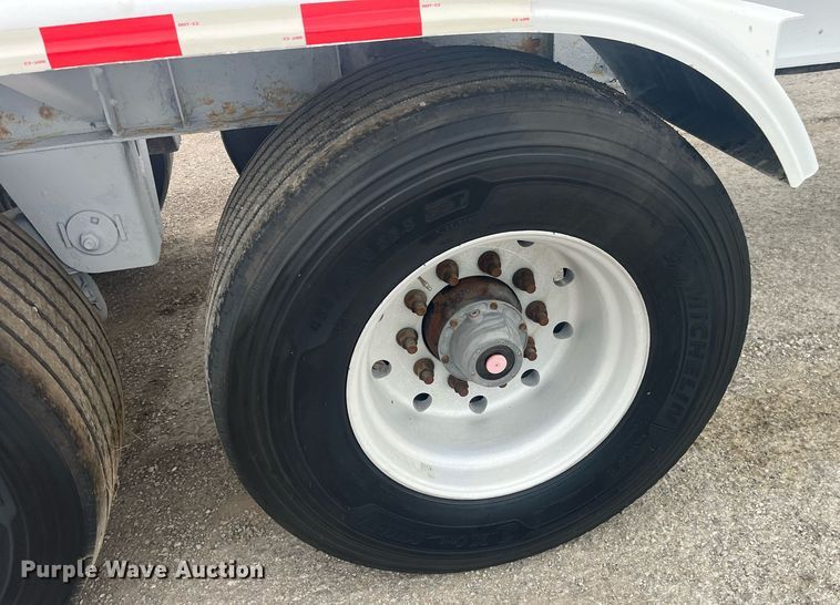 image for item LC9221 2011 LBT HAB-HA3-J2100X3 pneumatic dry bulk trailer