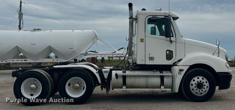 image for item LC9223 2006 Freightliner  Columbia semi truck