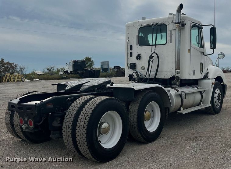 image for item LC9223 2006 Freightliner  Columbia semi truck