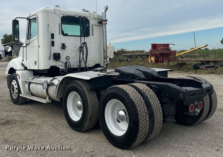 image for item LC9223 2006 Freightliner  Columbia semi truck