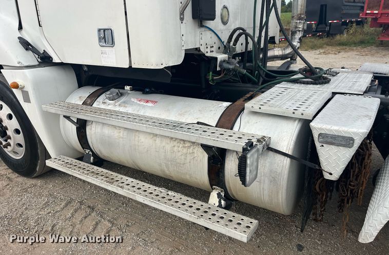 image for item LC9223 2006 Freightliner  Columbia semi truck