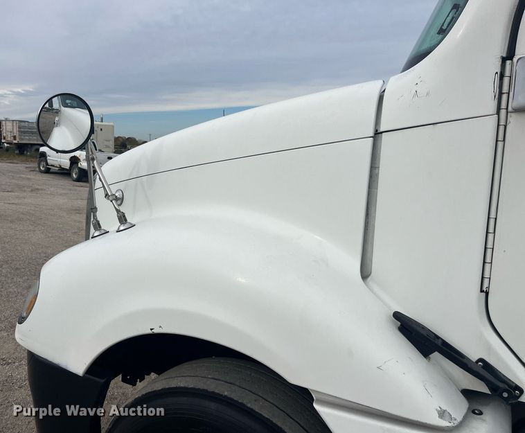 image for item LC9223 2006 Freightliner  Columbia semi truck