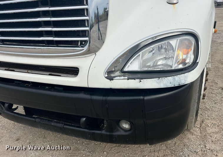 image for item LC9223 2006 Freightliner  Columbia semi truck