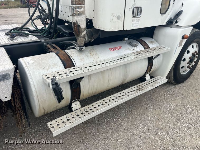 image for item LC9223 2006 Freightliner  Columbia semi truck