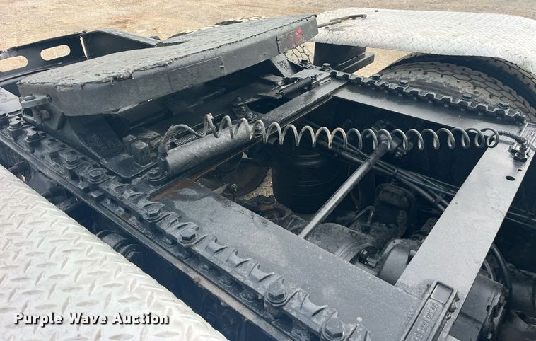 image for item LC9223 2006 Freightliner  Columbia semi truck