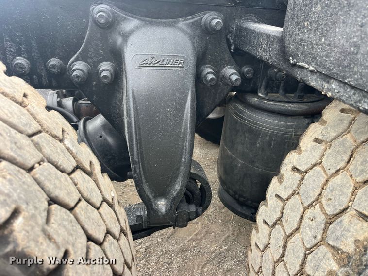 image for item LC9223 2006 Freightliner  Columbia semi truck