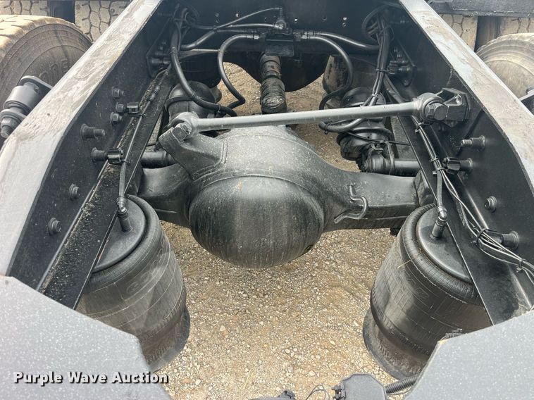 image for item LC9223 2006 Freightliner  Columbia semi truck