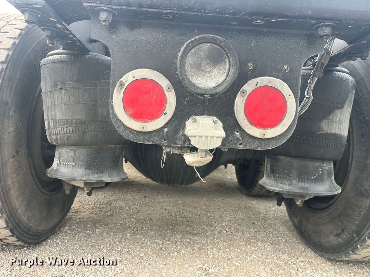 image for item LC9223 2006 Freightliner  Columbia semi truck