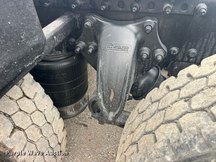 image for item LC9223 2006 Freightliner  Columbia semi truck