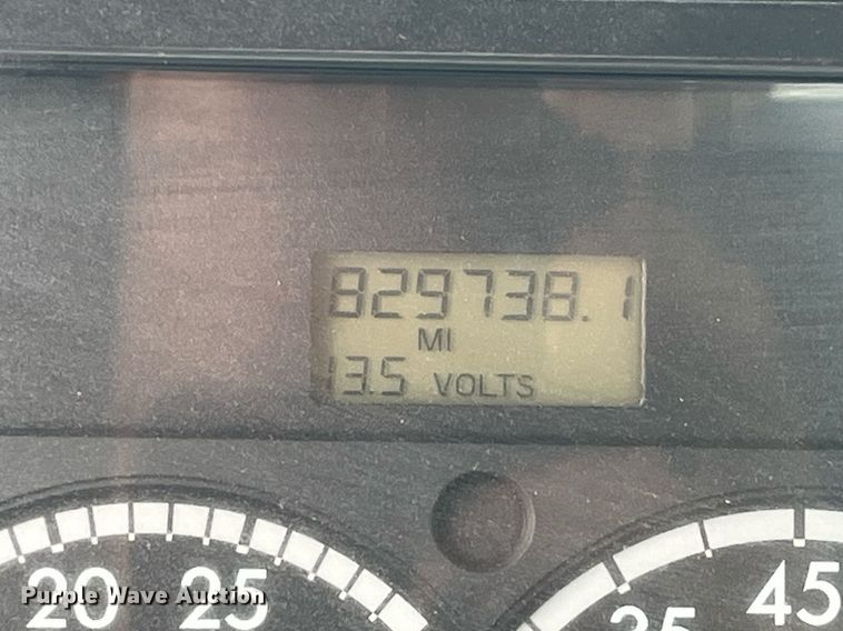 image for item LC9223 2006 Freightliner  Columbia semi truck