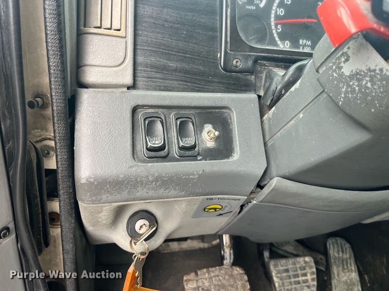 image for item LC9223 2006 Freightliner  Columbia semi truck