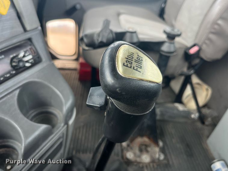 image for item LC9223 2006 Freightliner  Columbia semi truck