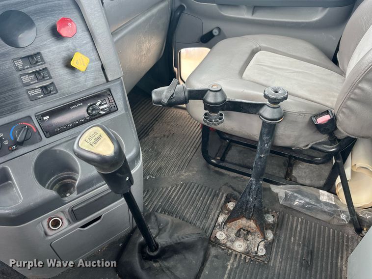 image for item LC9223 2006 Freightliner  Columbia semi truck