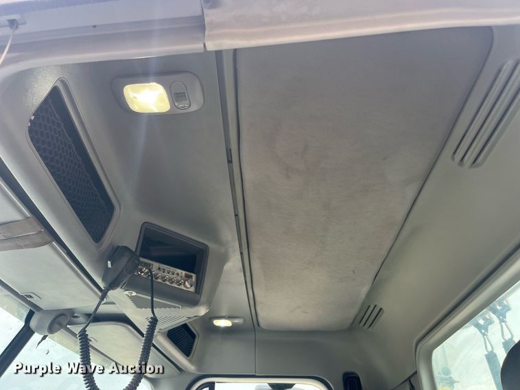 image for item LC9223 2006 Freightliner  Columbia semi truck