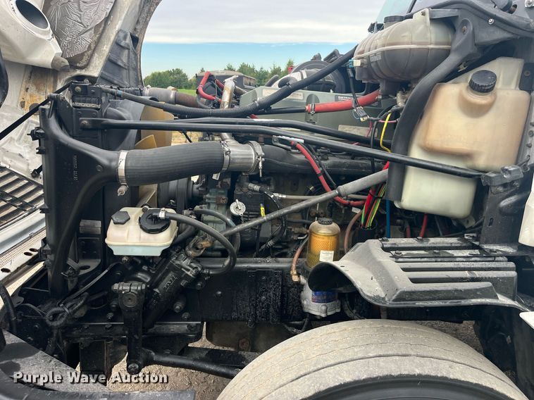 image for item LC9223 2006 Freightliner  Columbia semi truck