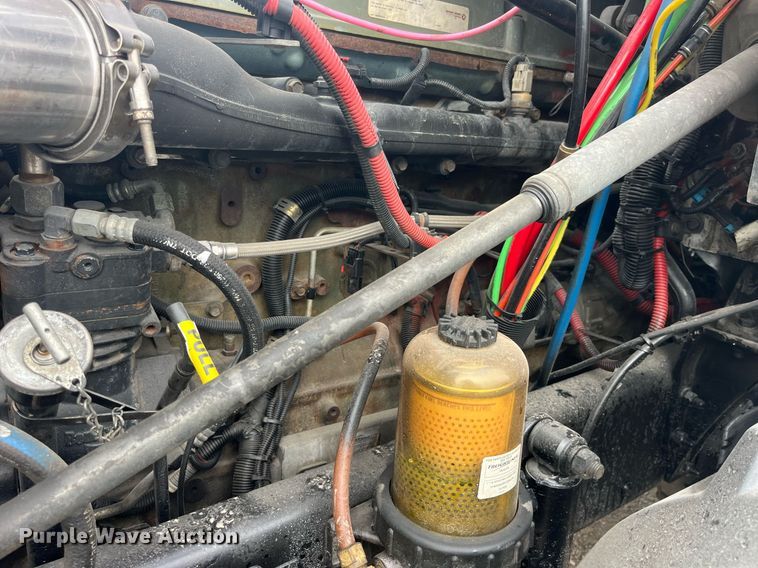 image for item LC9223 2006 Freightliner  Columbia semi truck