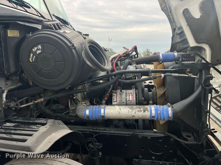 image for item LC9223 2006 Freightliner  Columbia semi truck