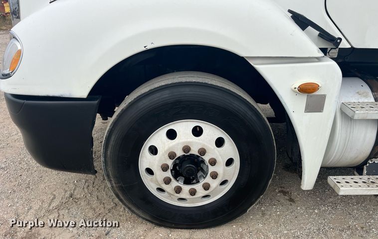 image for item LC9223 2006 Freightliner  Columbia semi truck