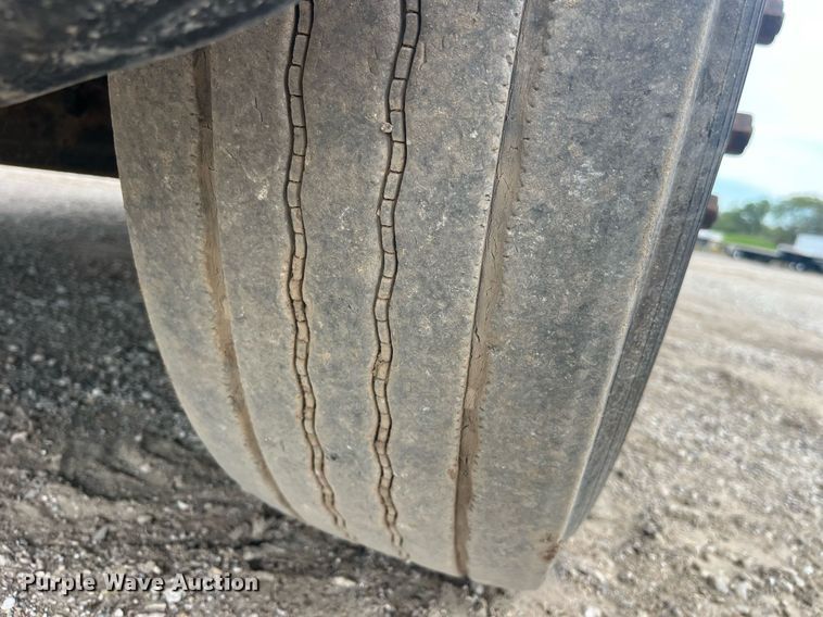 image for item LC9223 2006 Freightliner  Columbia semi truck