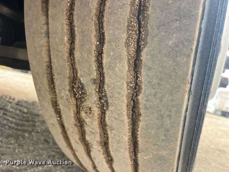 image for item LC9223 2006 Freightliner  Columbia semi truck