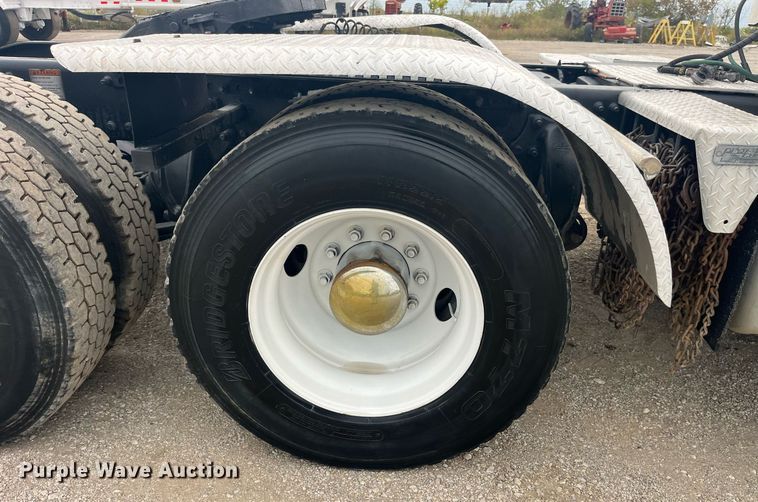 image for item LC9223 2006 Freightliner  Columbia semi truck